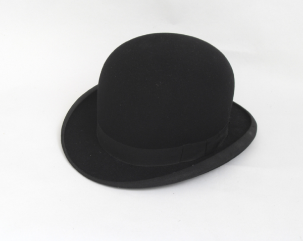 Topi Bowler yang unik dan berani